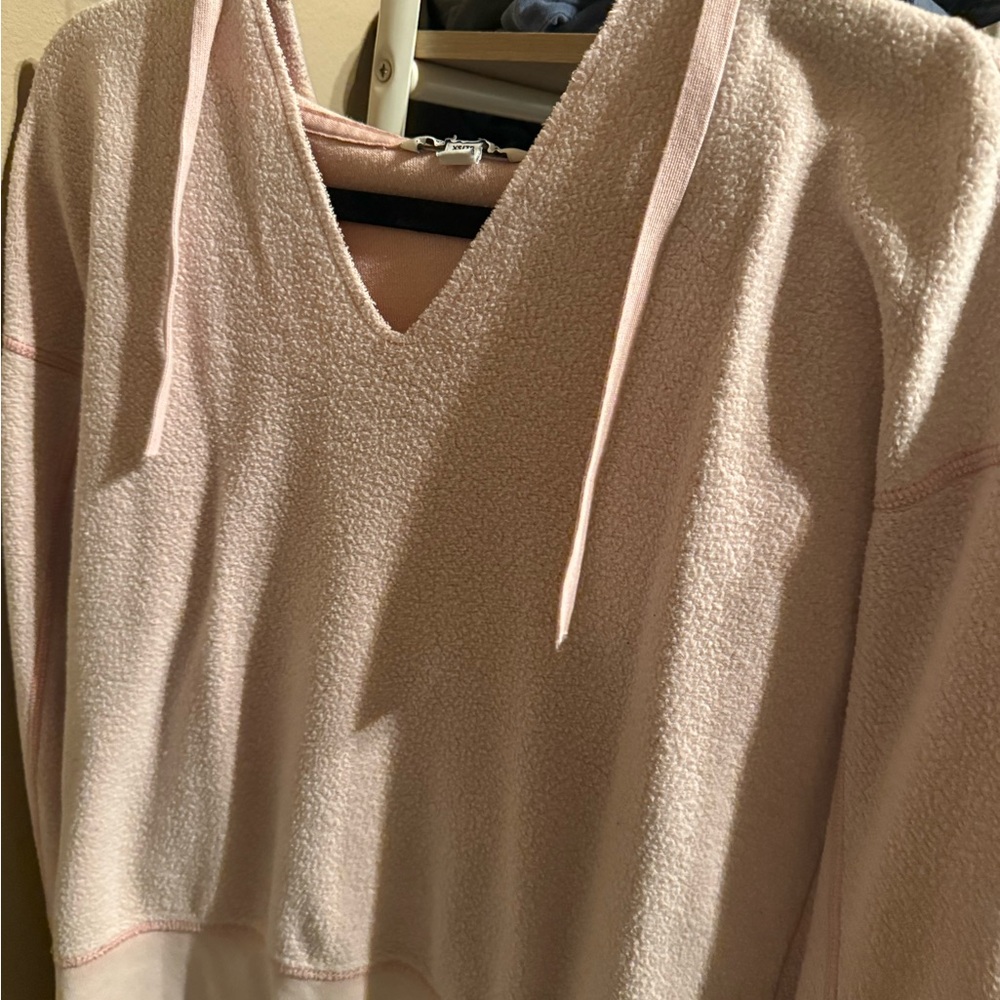 American Eagle Outfitters Blush V-Neck Top